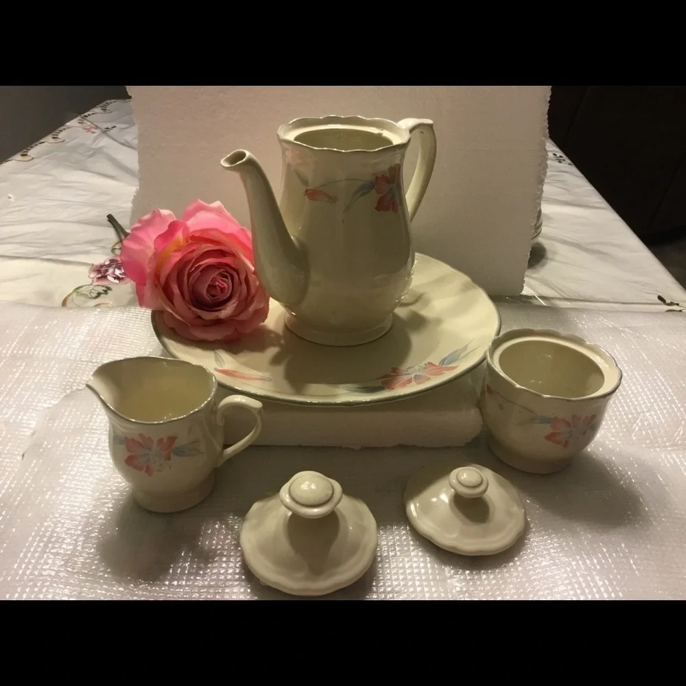 ROYAL OF LONDON‎ TEA SET